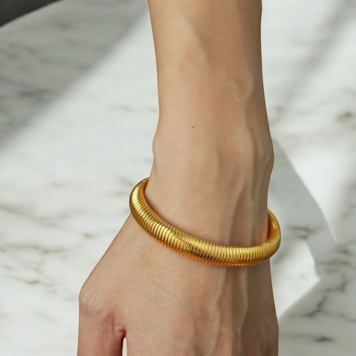 Elastisk bangle armbånd - 18 karat forgyldt titanium