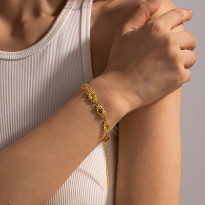 Armbånd med struktur led i 18kt forgyldt rustfrit ædelstål