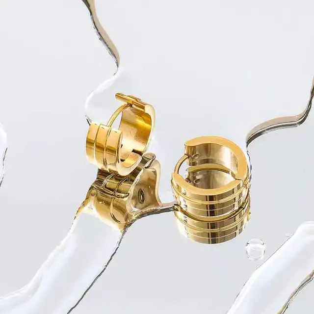 Huggie hoops triple i 18 karat forgyldt ædelstål