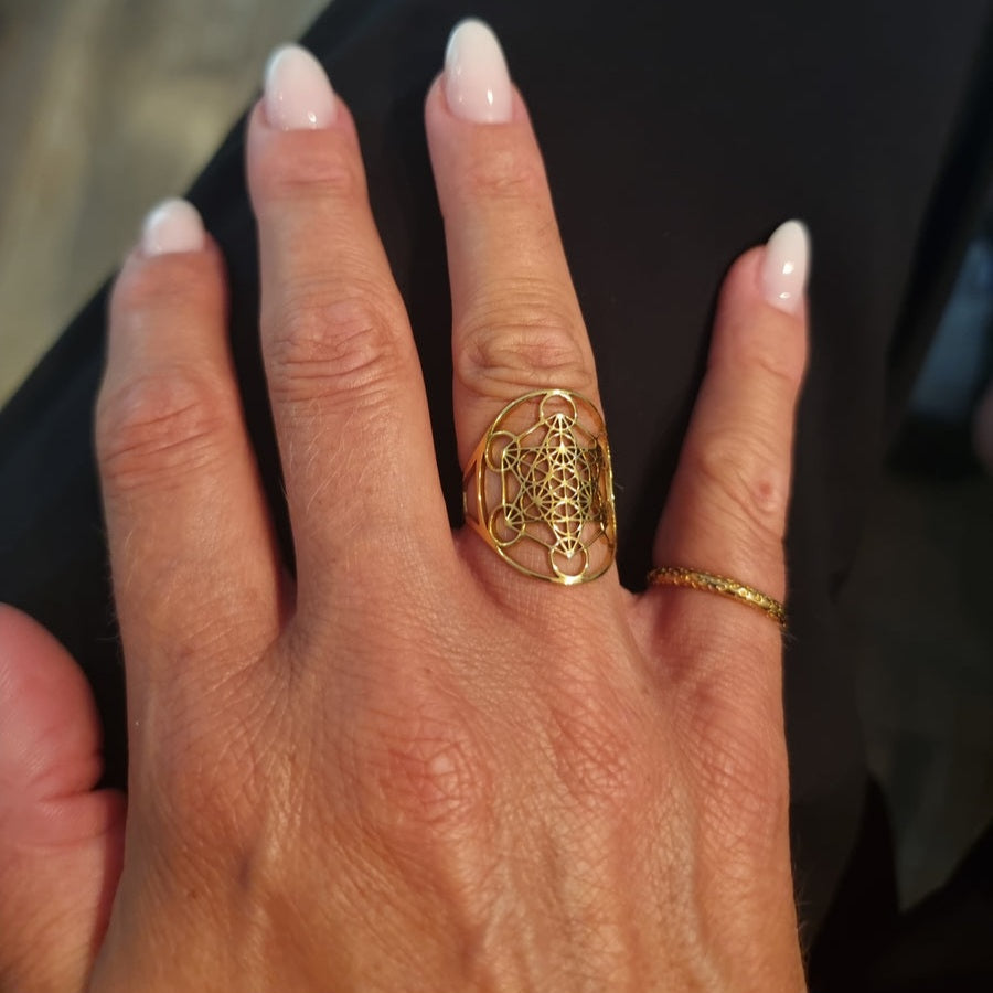 Statement ring med mønster - 18 karat forgyldt ædelstål