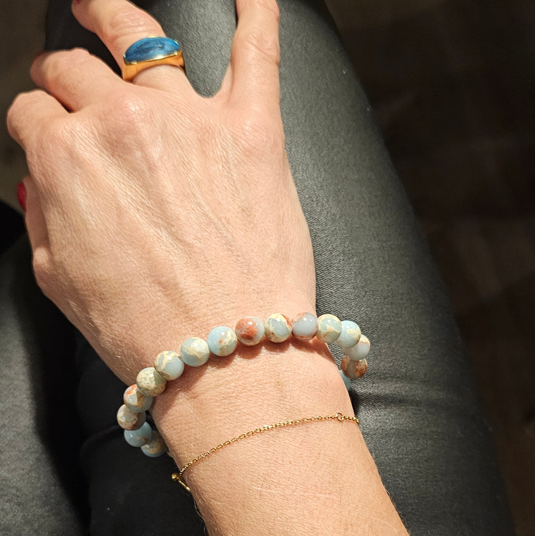 Armbånd med 8mm farvede natursten
