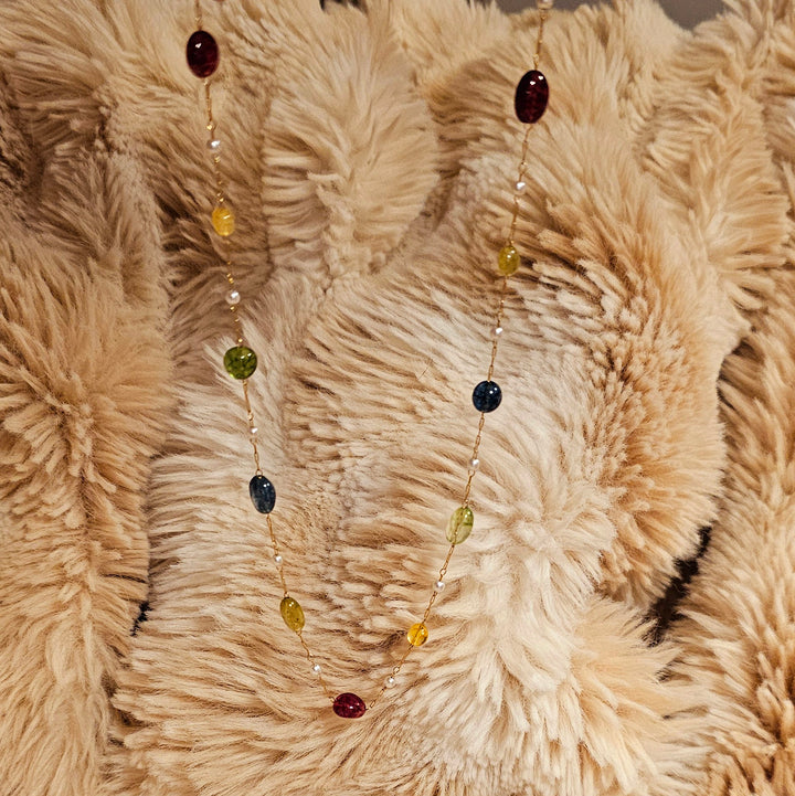 Halskæde med natur ornament sten &amp; små perler i 18kt. forgyldt rustfrit ædelstål