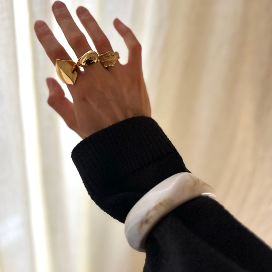 Stor statement ring - 18 karat forgyldt titanium