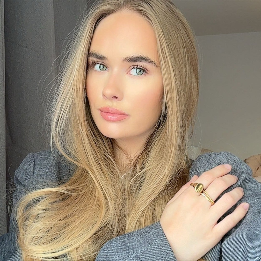Statement ring med præget grene i 18 karat forgyldt titanium