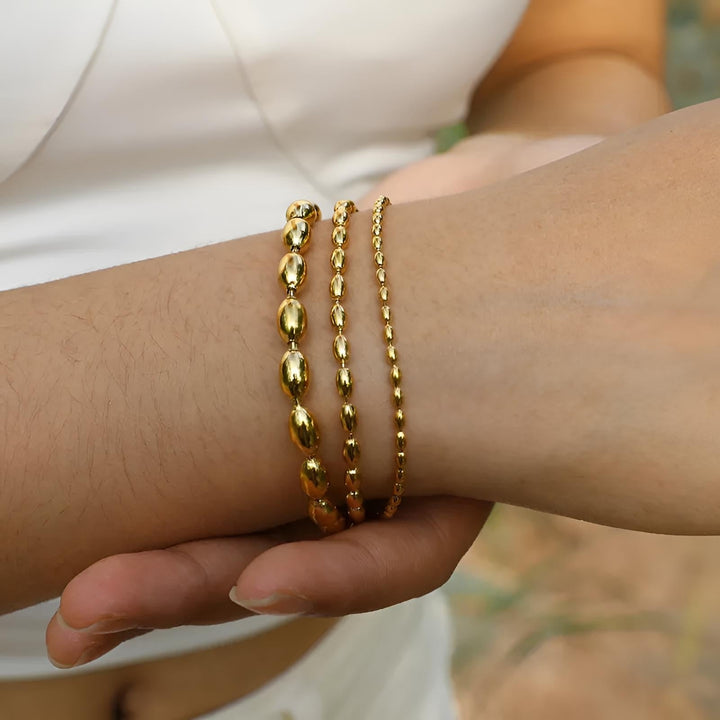 Armbånd med 3mm. ovale guldperler i 18 karat forgyldt rustfrit ædelstål