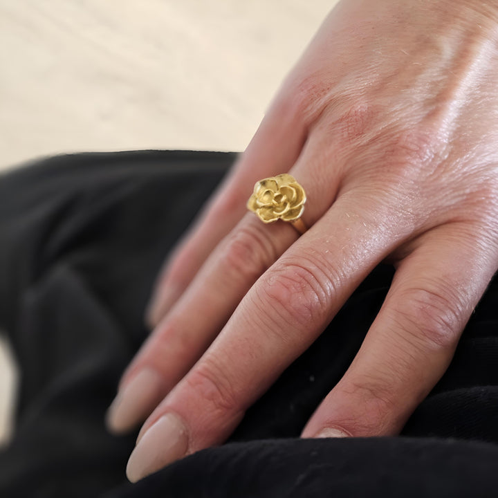 Ring blomst 18 karat forgyldt ædelstål