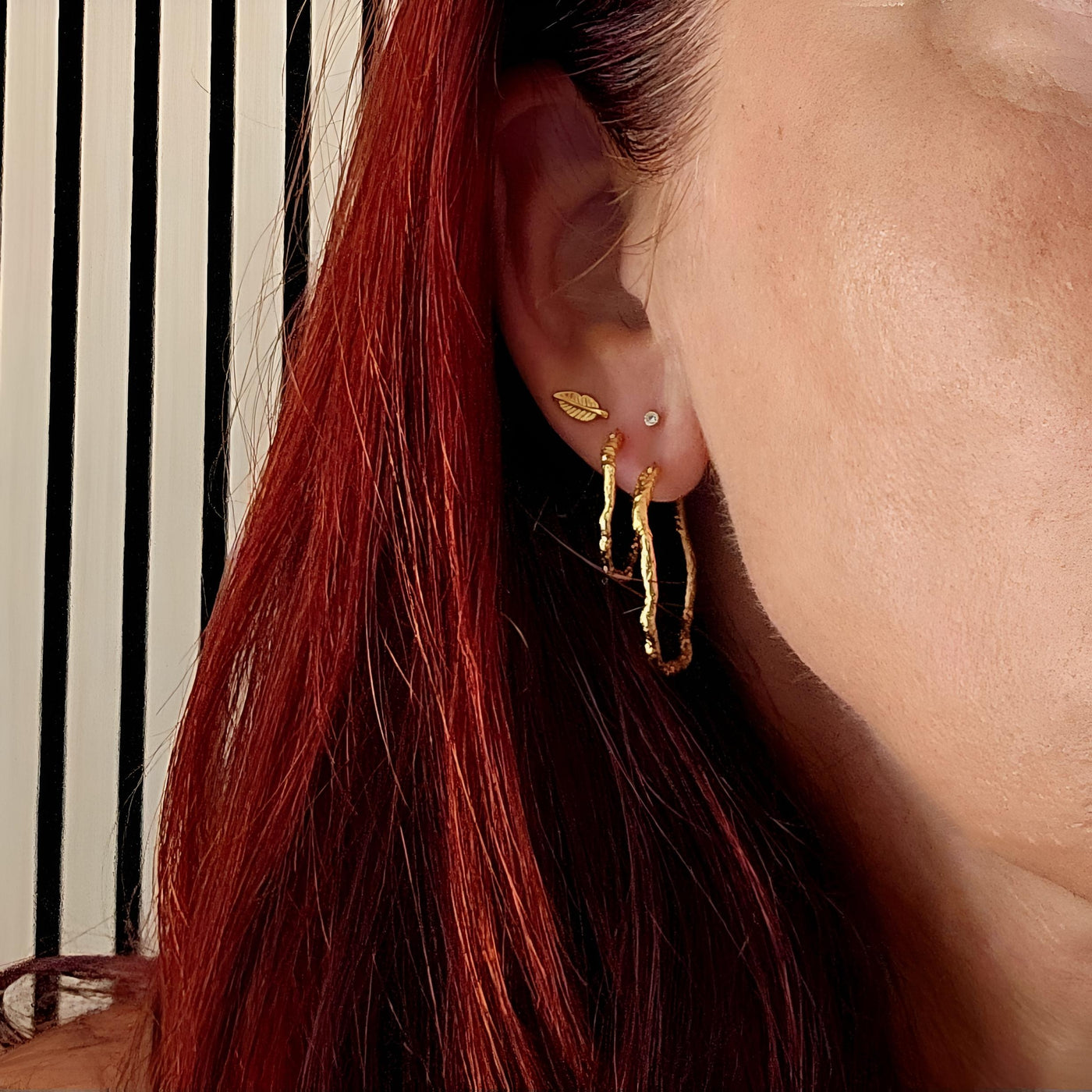 Crooked hoops i 18 karat forgyldt 925 sterlingsølv 2 størrelser.