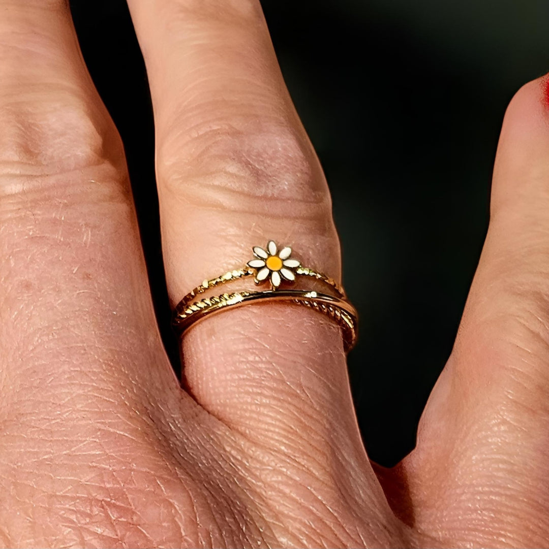 Marguerit ring i 18 karat forgyldt titanium