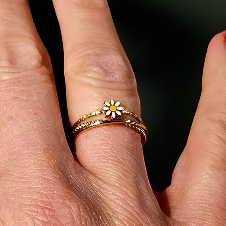 Marguerit ring i 18 karat forgyldt titanium