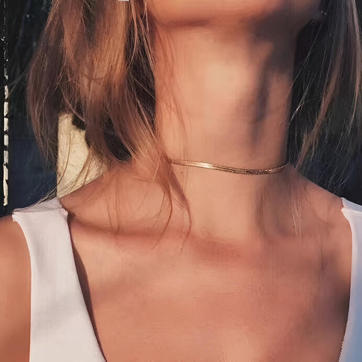 Flad slangekæde choker 2mm. halskæde i 18 karat forgyldt rustfrit ædelstål