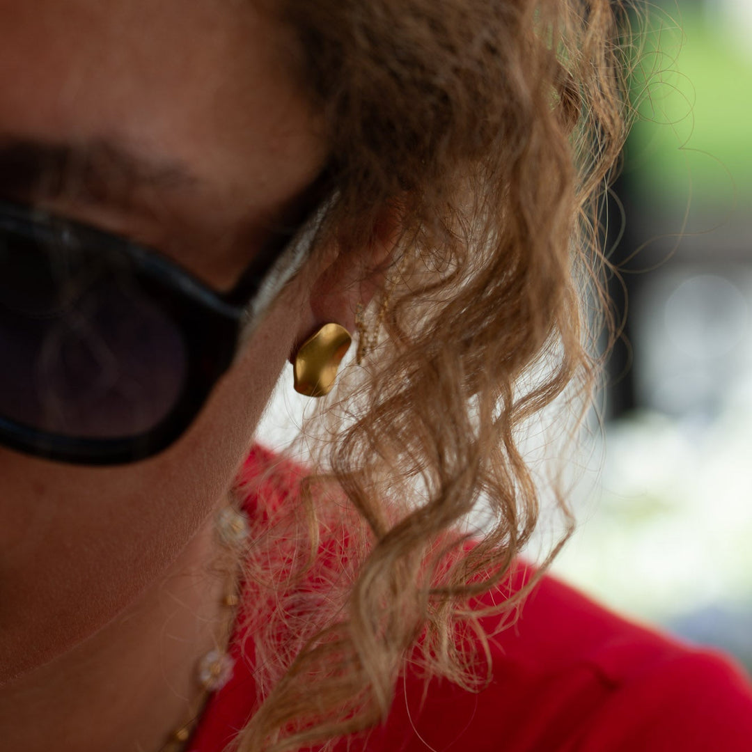 Aura gold studs - 18 karat forgyldt ædelstål
