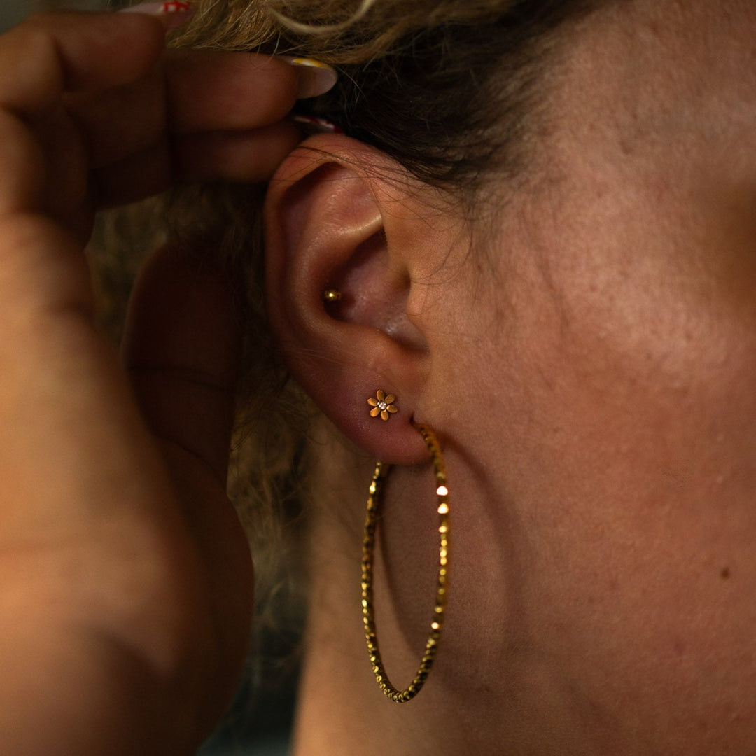 Tekstur hoops 5cm - 18 karat forgyldt ædelstål