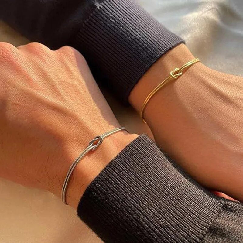 Armbånd med knude i 18 karat forgyldt titanium