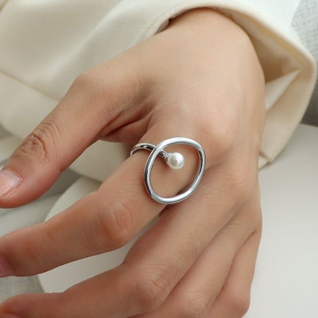 Oval ring med perle - titanium