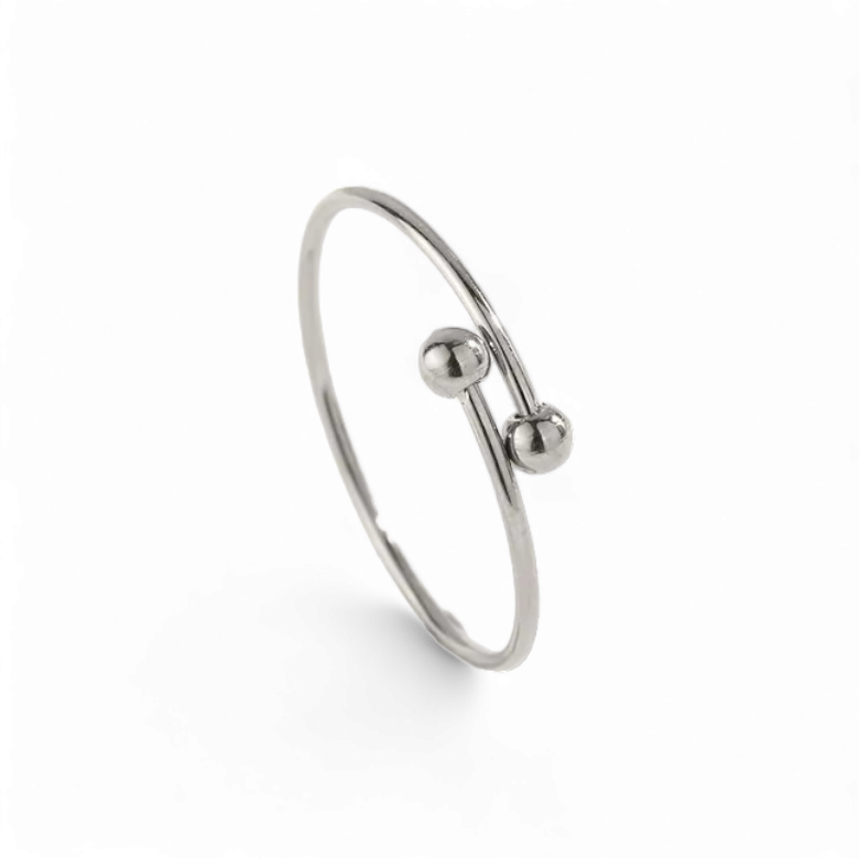 Enkel ring med små kugler i titanium