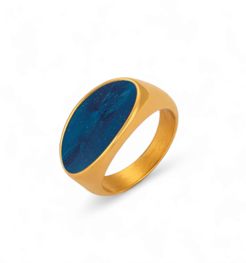 Oval ring med blå flade i 18 karat forgyldt titanium