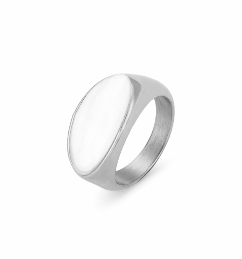 Oval ring med hvid flade i titanium