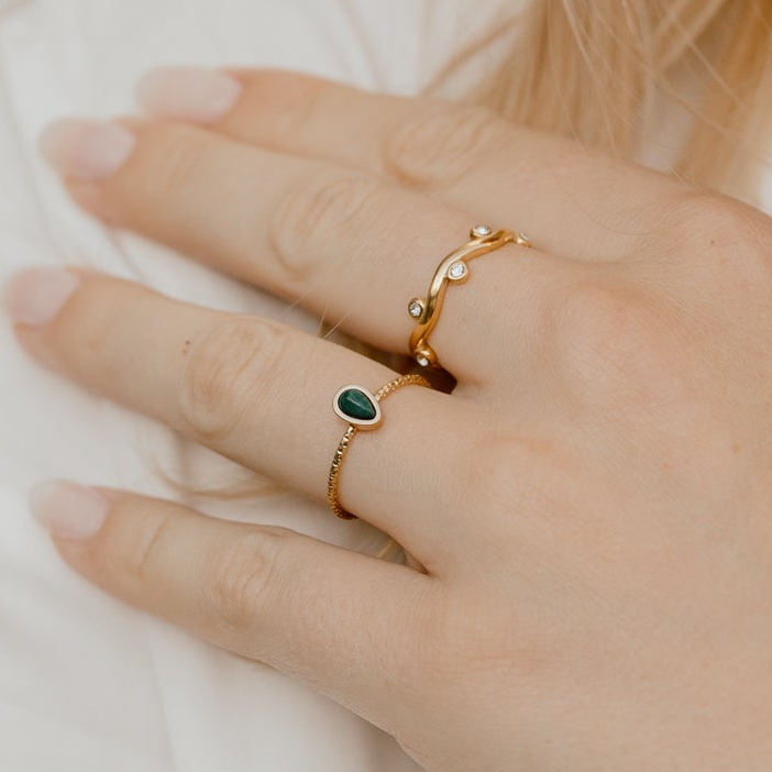 Vintage ring grøn dråbe - 14 karat forgyldt titanium