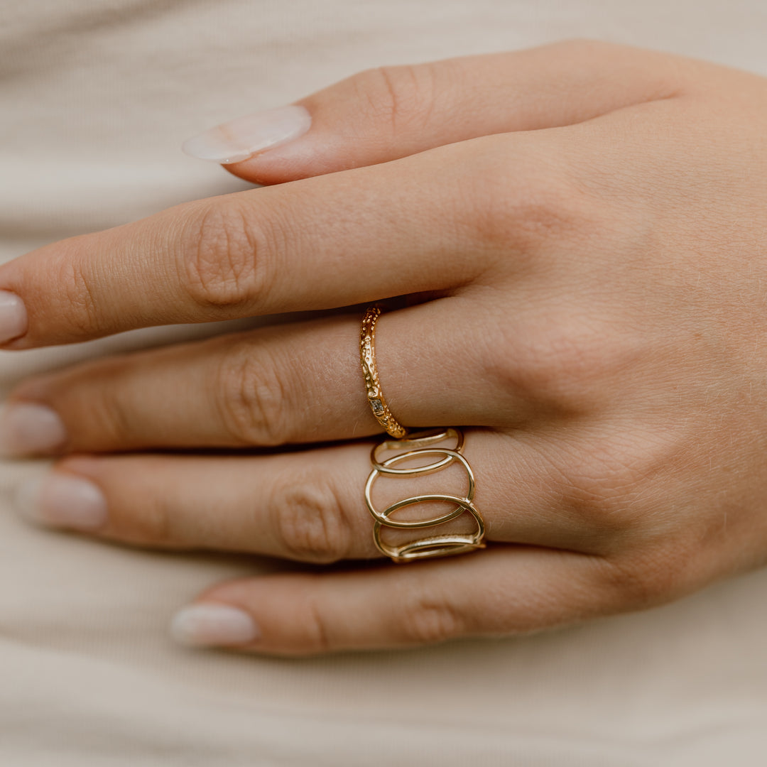 Ring med ovaler - 14 karat forgyldt titanium