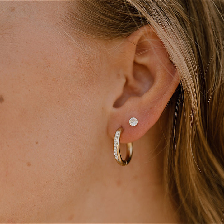 Hoops 20mm. med hvide zirkoner i 18 karat forgyldt ædelstål