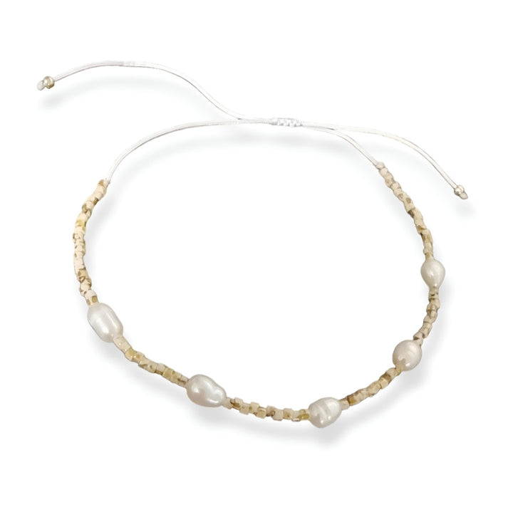 Armbånd ferskvandsperler og miyuki perler i beige og brune nuancer