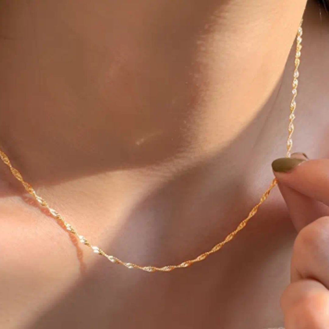 Snoet halskæde - 18 karat forgyldt ædelstål