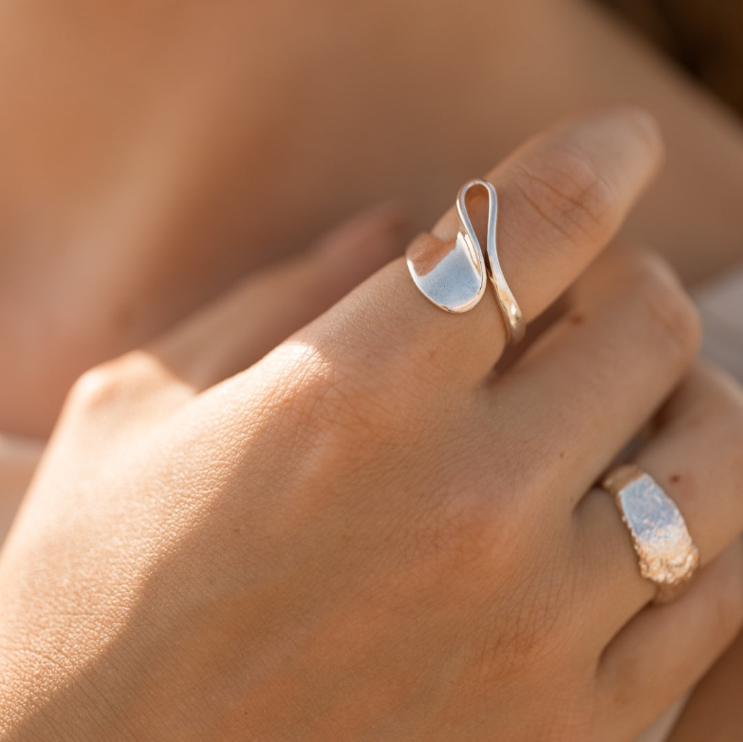 Ring bred bølge - titanium