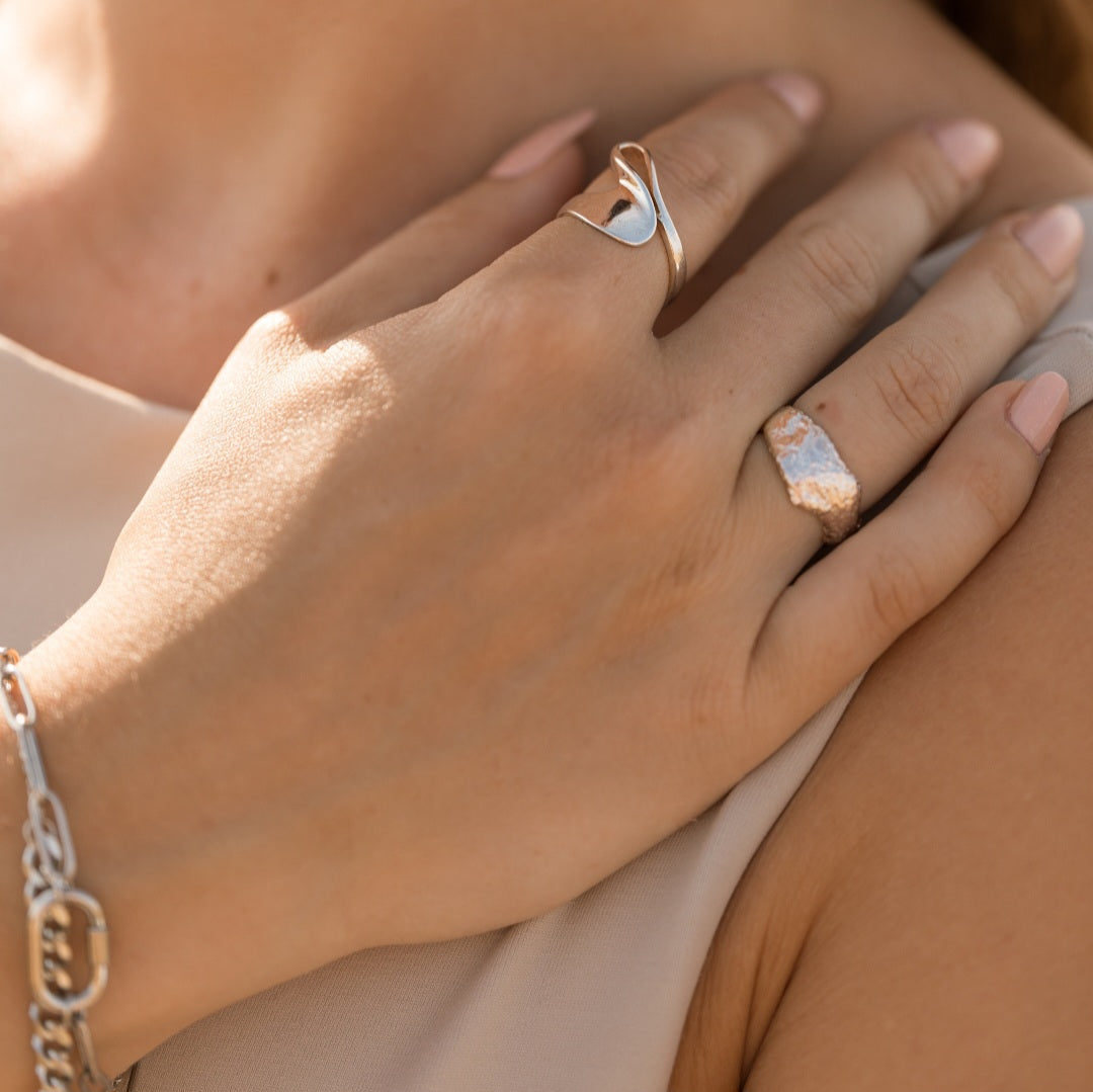Ring bred bølge - titanium