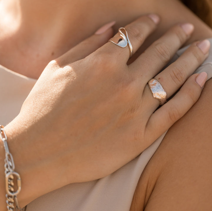 Ring bred bølge - titanium