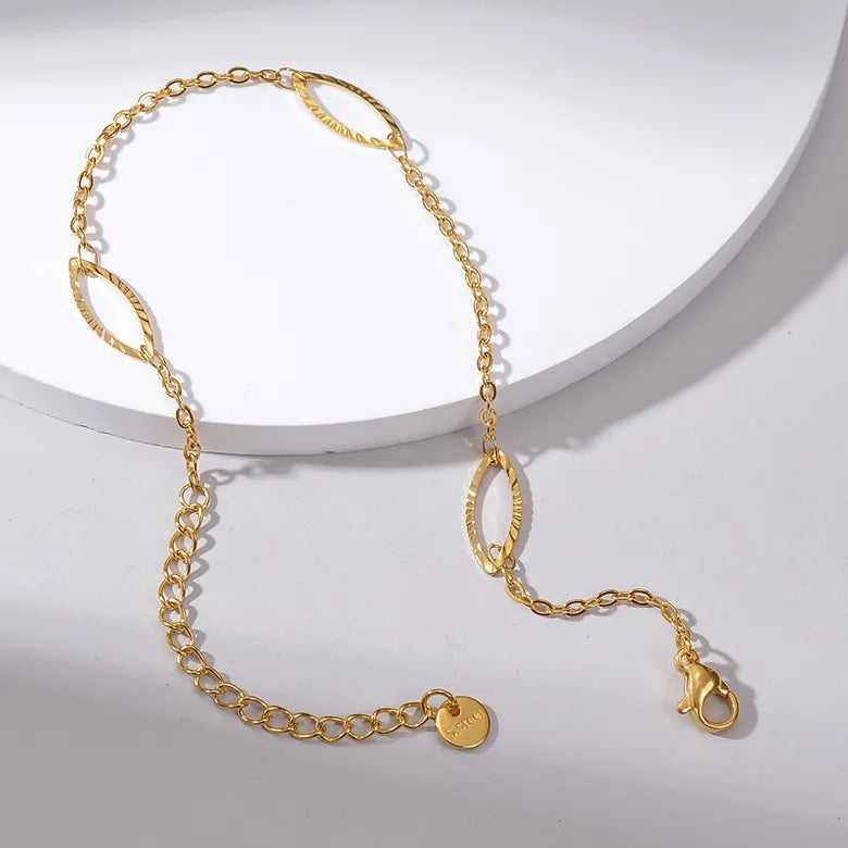 Armbånd med ovale vedhæng i 18 karat forgyldt rustfrit ædelstål