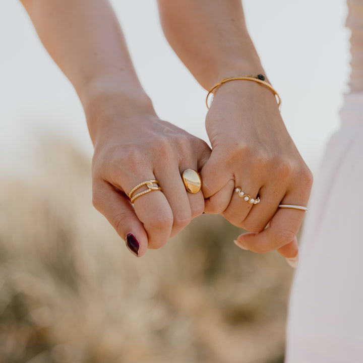 Oval ring i 18 karat forgyldt titanium