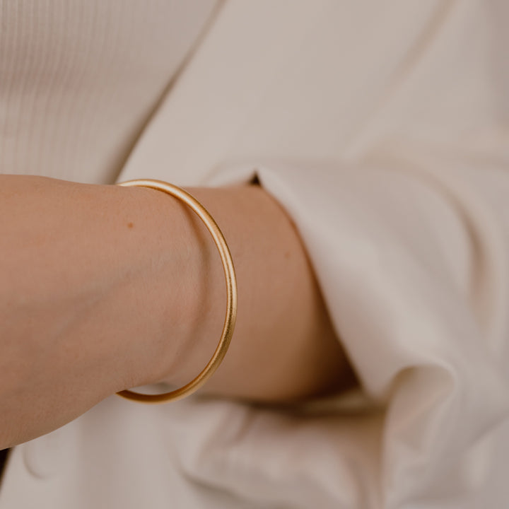 Frostet armring - 18 karat forgyldt ædelstål