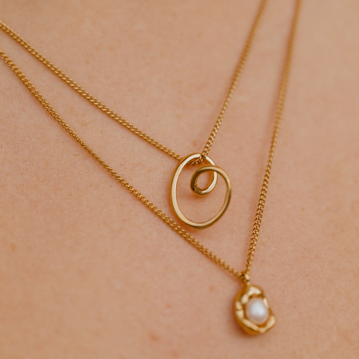 Halskæde swirl - 18 karat forgyldt titanium