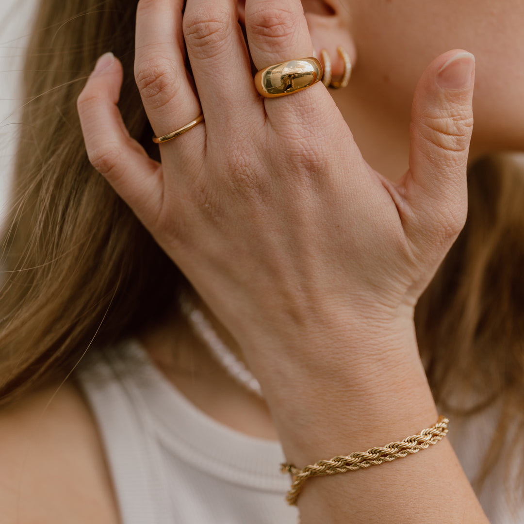 Dome ring i 18 karat forgyldt titanium