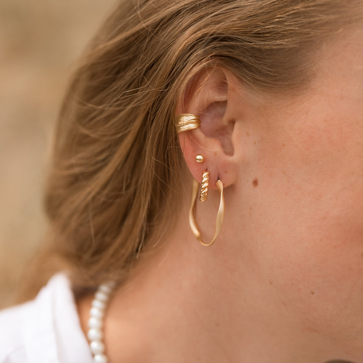 Snoede hoops i 18 karat forgyldt messing