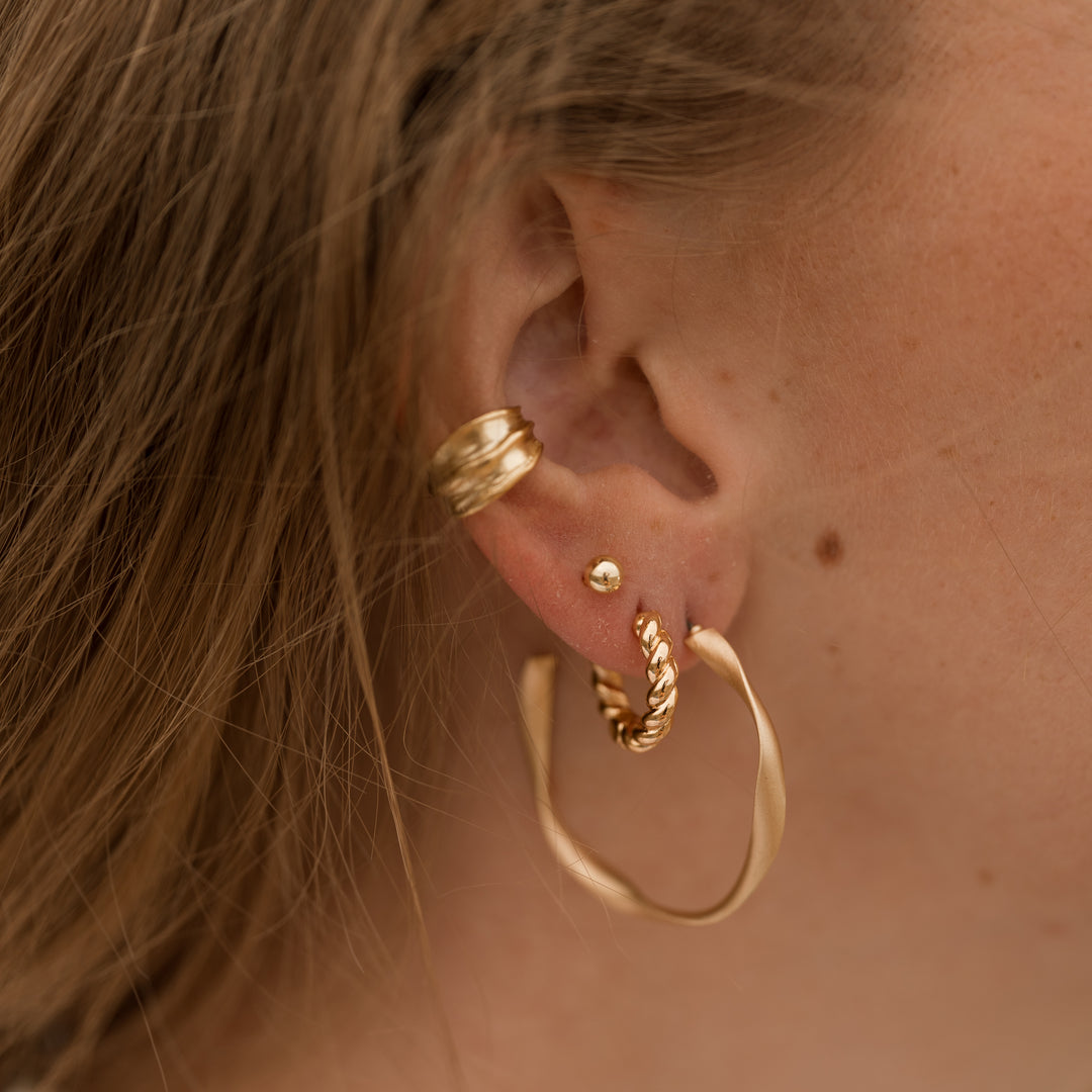 Snoede hoops i 18 karat forgyldt messing