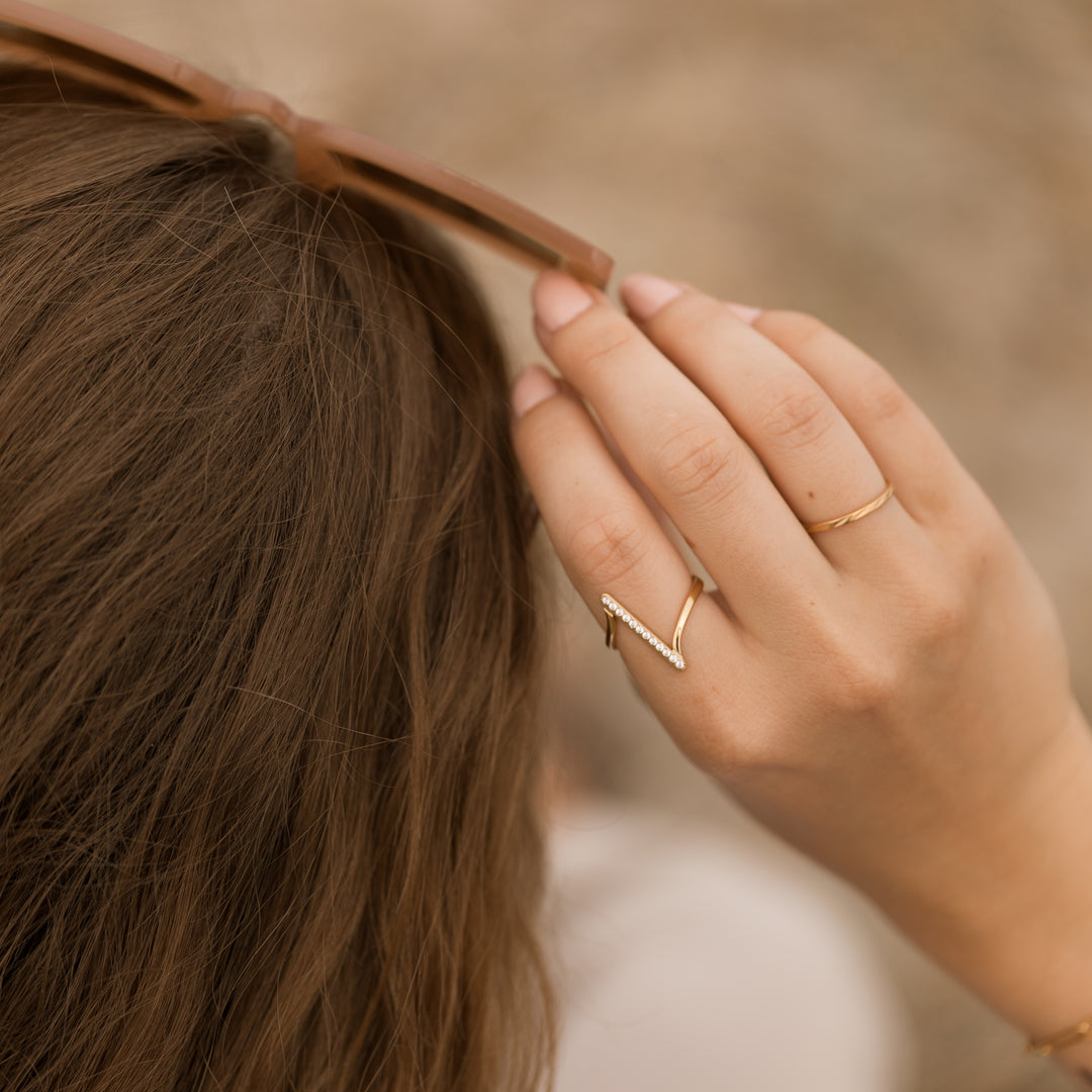 Smal bølge ring - 18 karat forgyldt titanium