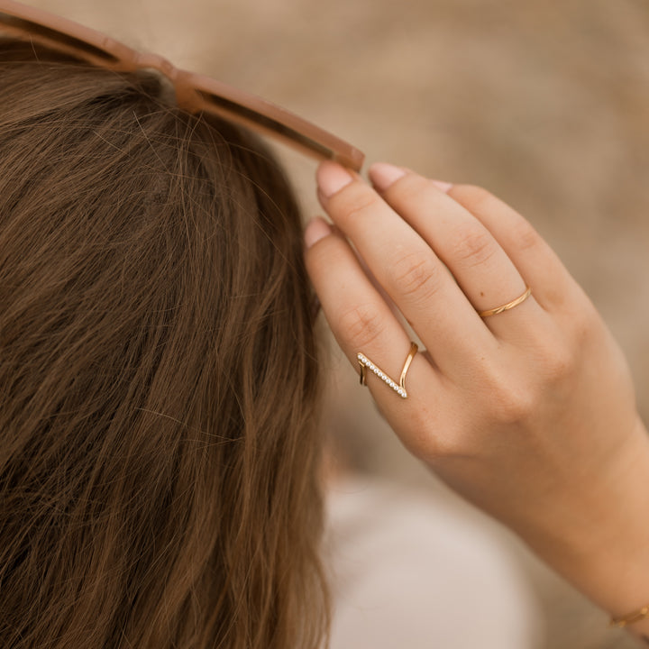 Smal bølge ring - 18 karat forgyldt titanium