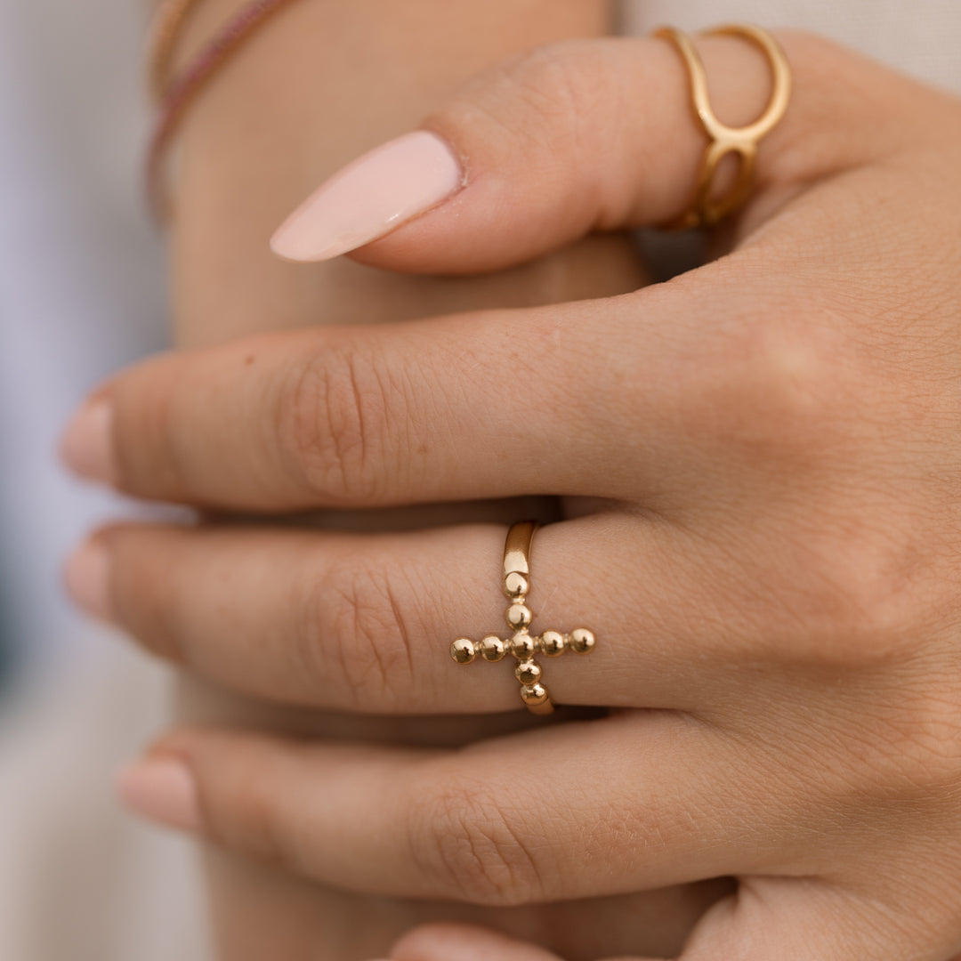 Kryds kors ring med dots i 18 karat forgyldt titanium