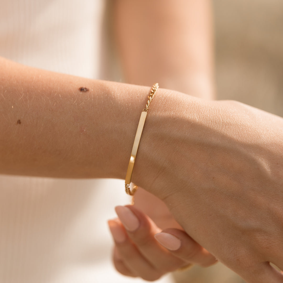Armbånd med plade - 18 karat forgyldt ædelstål