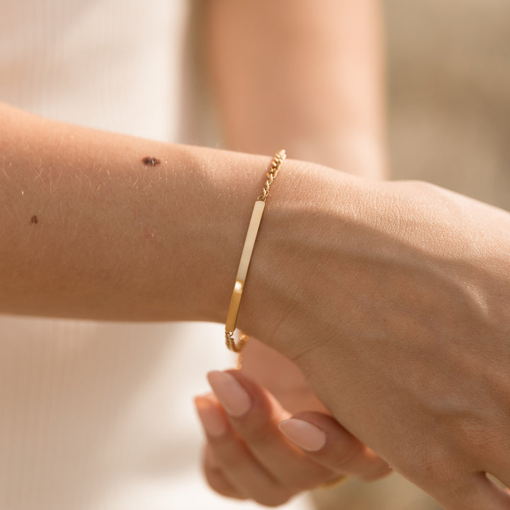 Armbånd med plade - 18 karat forgyldt ædelstål