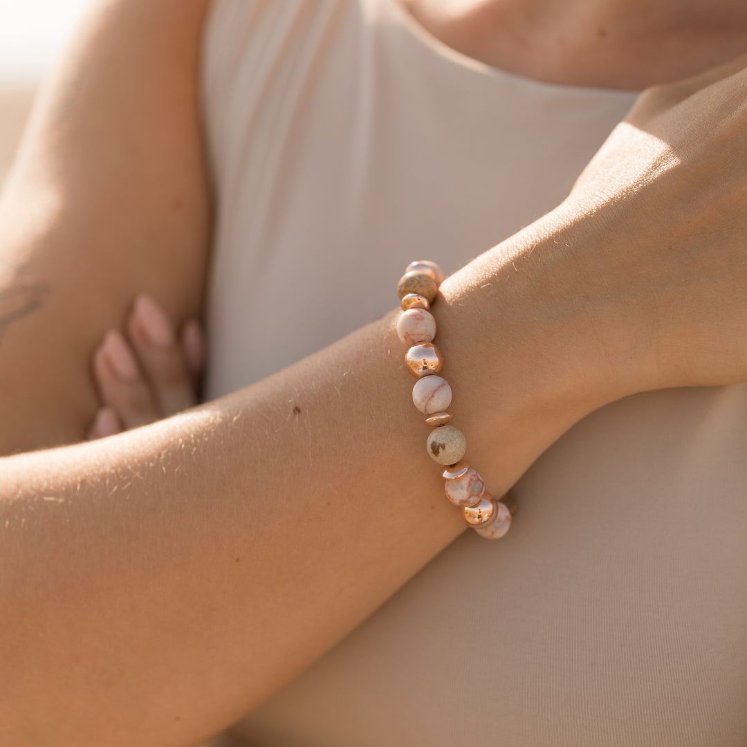 Armbånd natursten med lyserøde og brune sten - rosegold