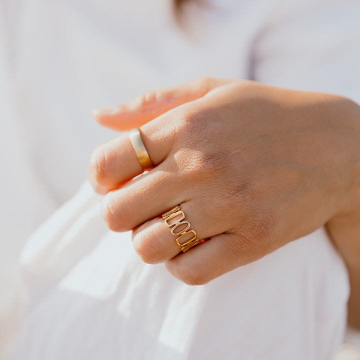 Ring med figurer - 18 karat forgyldt titanium