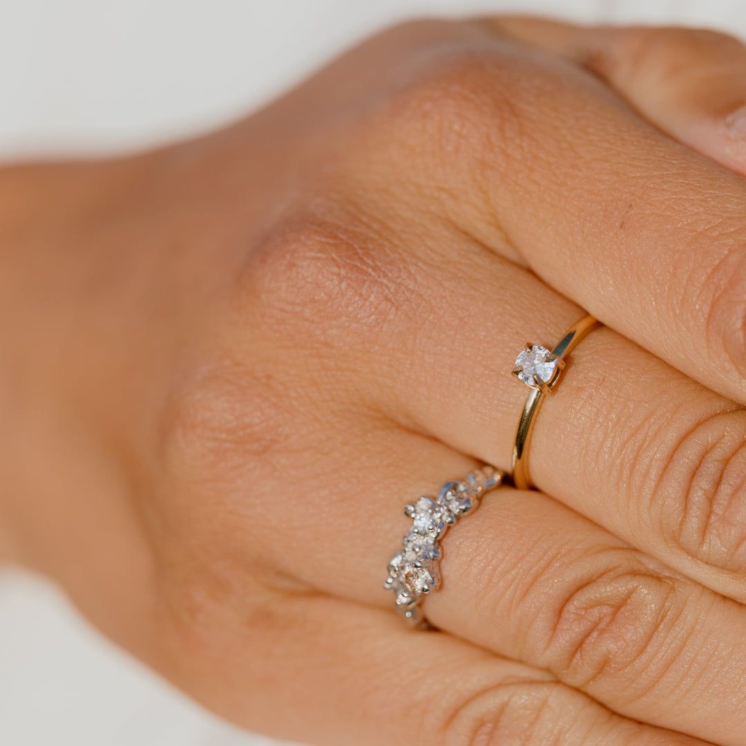 Solitaire ring med hvid cz sten i 18 karat forgyldt titanium
