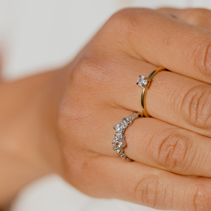 Solitaire ring med hvid cz sten i 18 karat forgyldt titanium