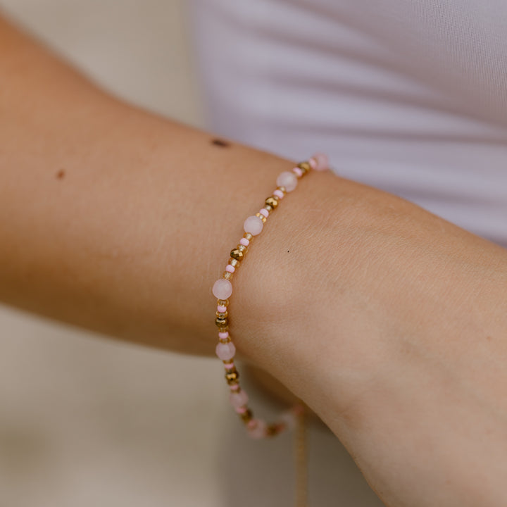 Armbånd med lyserøde krystalsten i 18 karat forgyldt rustfrit ædelstål