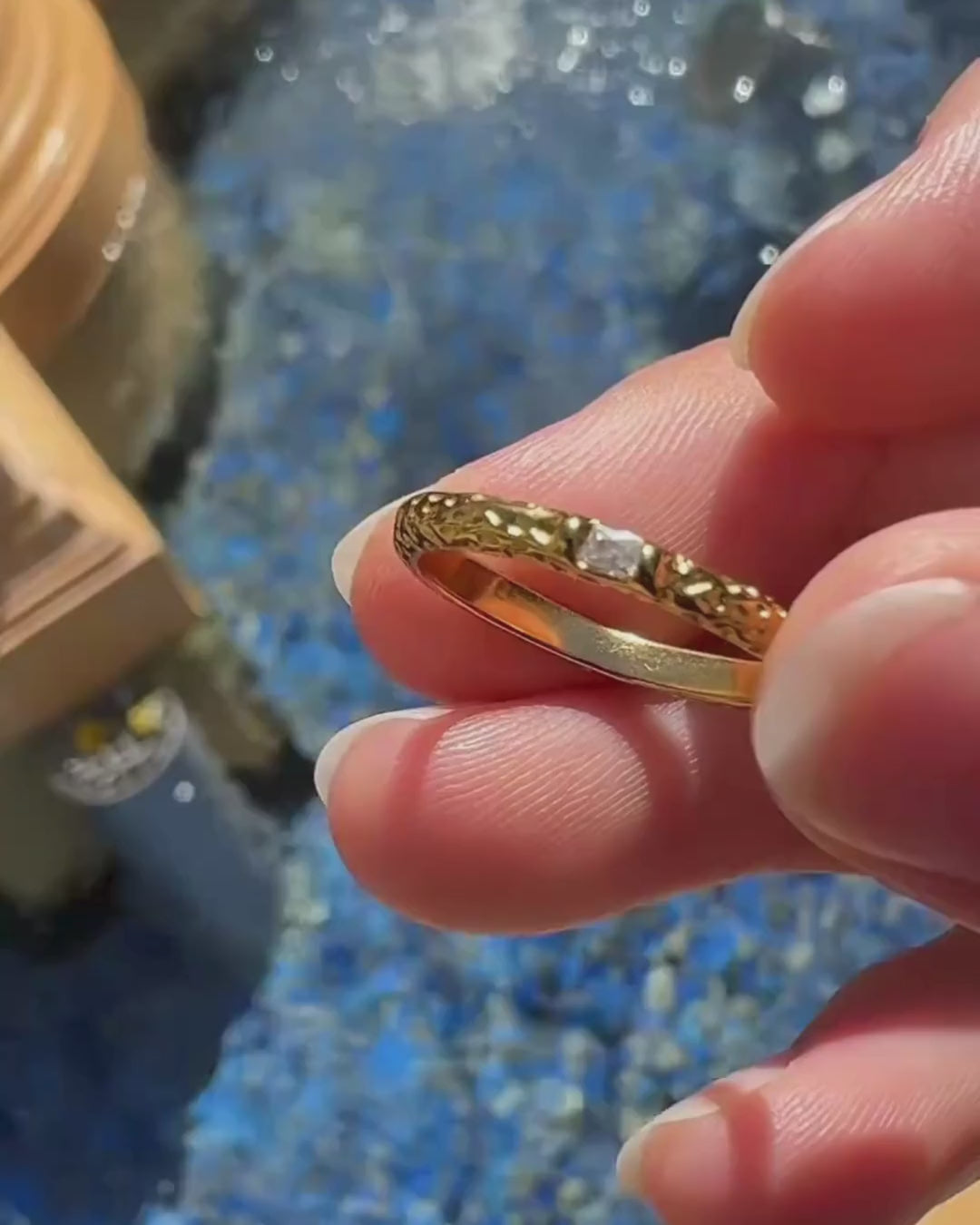 Ring med zirkon - 18 karat forgyldt ædelstål