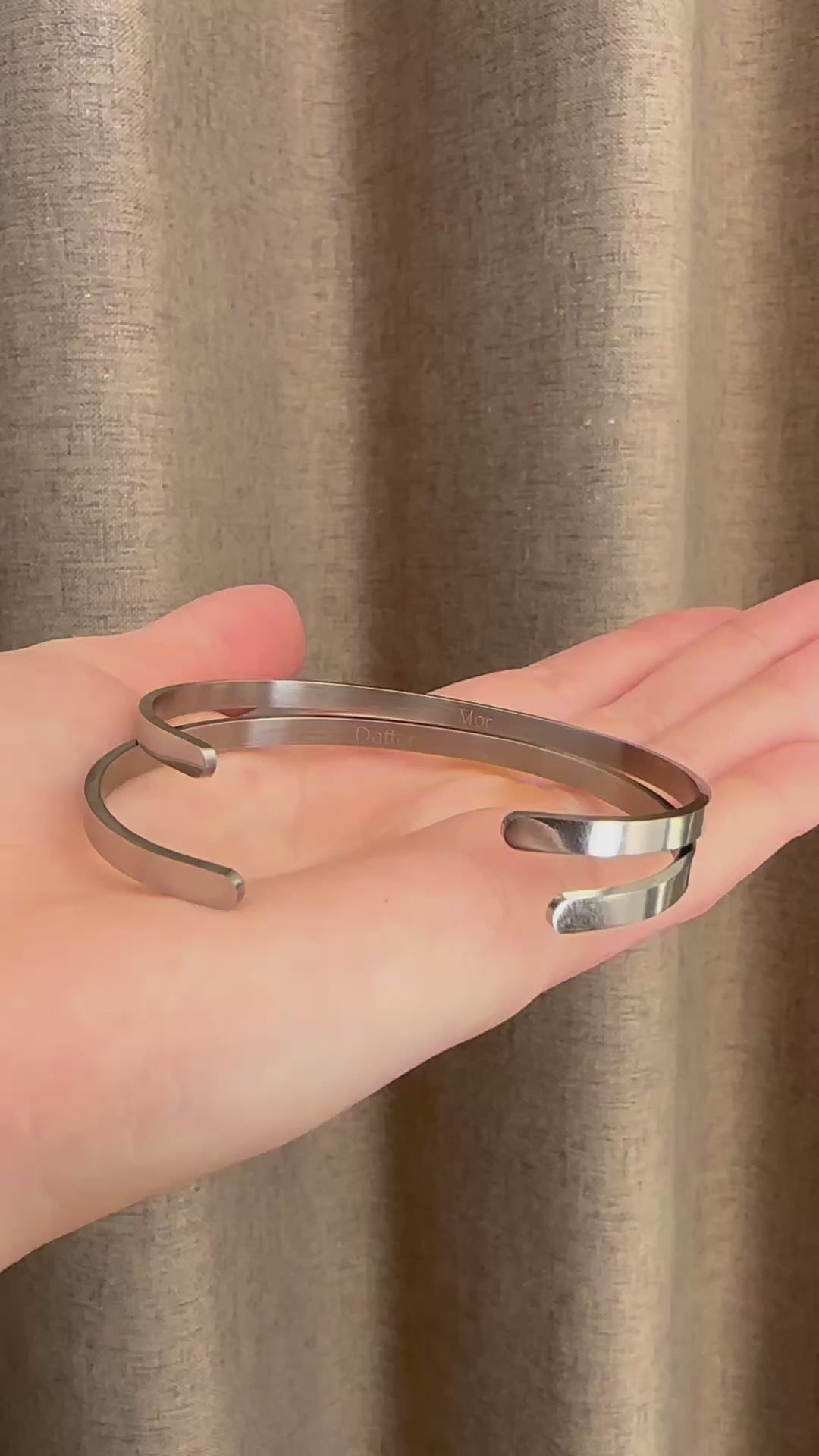 Armring hamret 4mm - ædelstål -  kan graveres indvendigt - Gratis gravering
