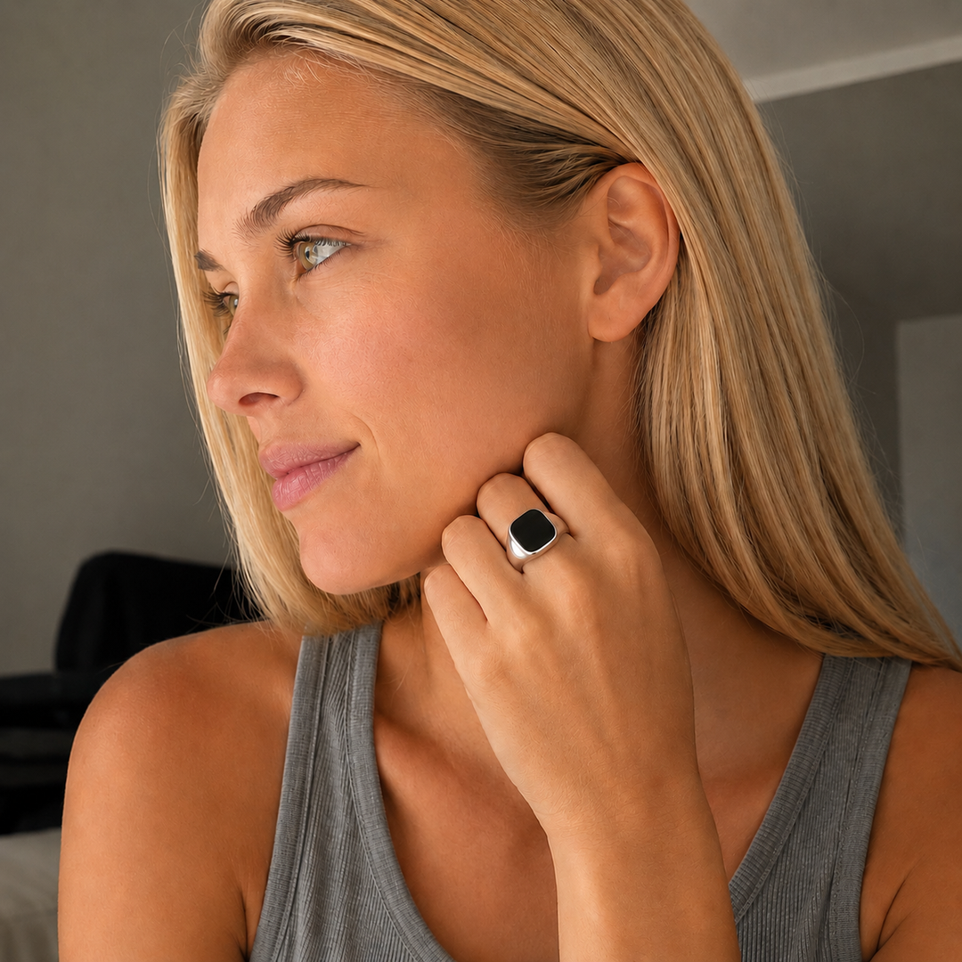 Statement ring sort flade - titanium
