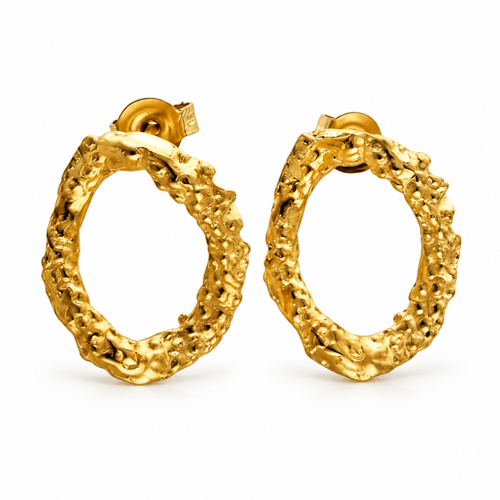 Oval ørestikker med smeltet look - 18 karat forgyldt titanium